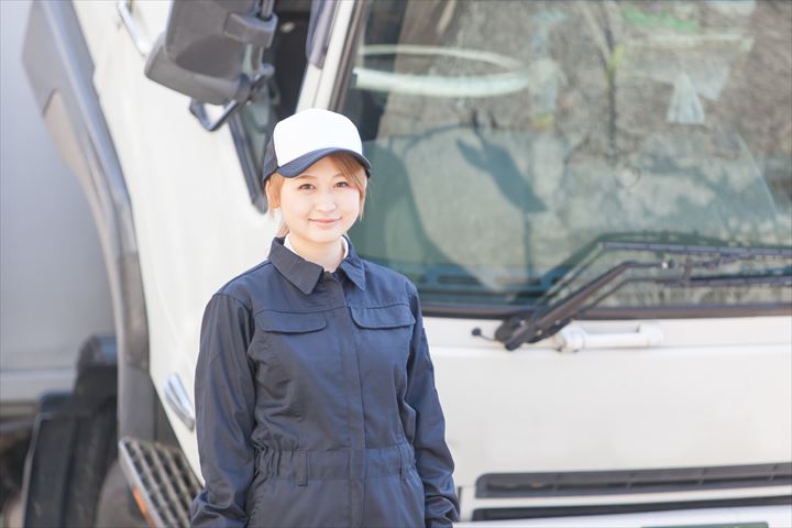 《江東区》週払いOK・4ｔ車でのデパートやセンターへのお菓子や食品の配送ドライバー！（Web面接OK・高時給）