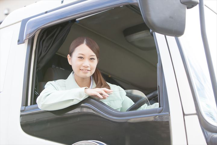 《大田区》週払いOK・2ｔ～大型車での自動車の陸送ドライバー！（高時給・週休2日）