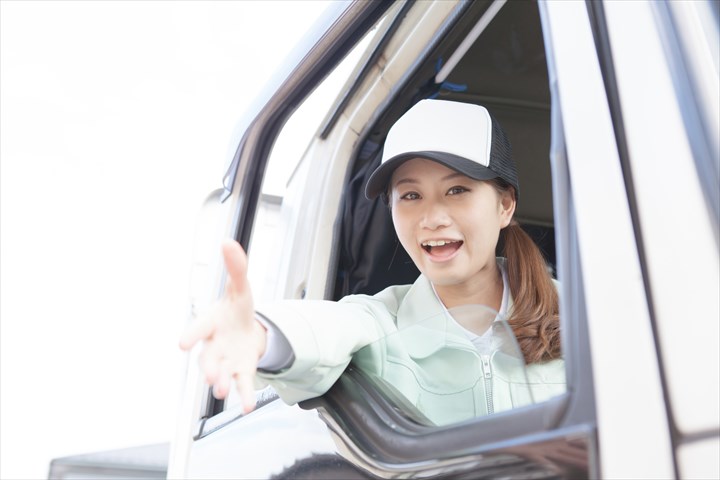 《船橋市》週払いOK・4ｔ増トン車での商業施設等からの古紙回収ドライバ―！（Wワーク・時間外勤務ほぼ無し）