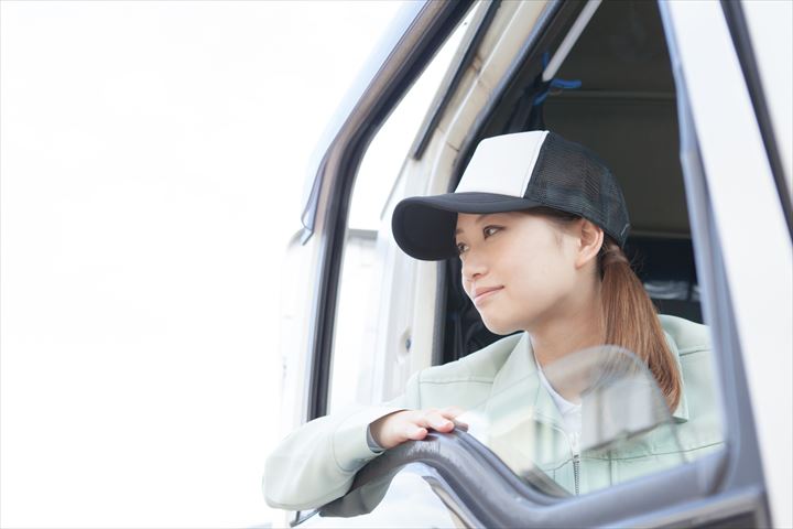 《岐阜市》週払いOK・2ｔ車での牛乳の配送ドライバー！（土日祝休み・短時間5:00～10:30・未経験OK）