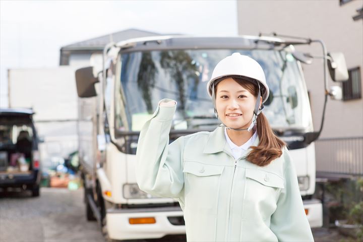 《大阪市大正区》週払いOK・4ｔ車での会場への建設機材等の配送ドライバー！（高時給・土日祝休み）