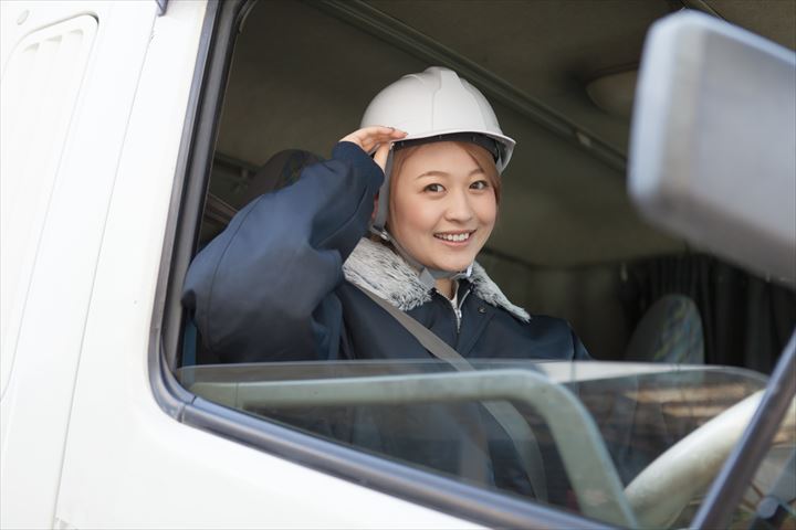 《神戸市須磨区》週払いOK・2ｔ平車での企業への木材配送ドライバー！（週休2日・日勤帯）