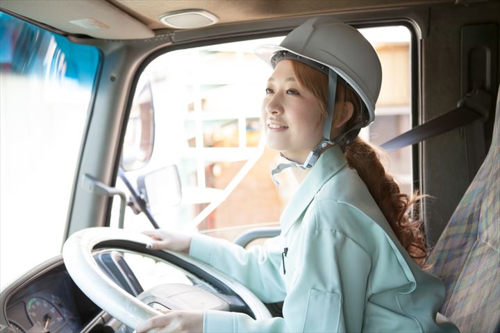 《小牧市》週払いOK・大型車での建築資材の配送ドライバー！（土日休み・高時給）
