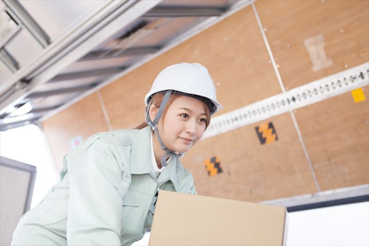 《海部郡蟹江町》週払いOK・4ｔ車での自動車部品集配ドライバー！（土日休み・日勤）