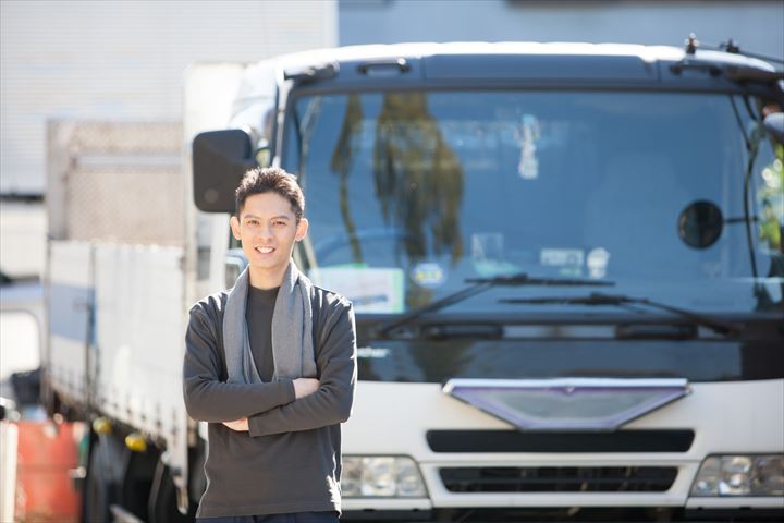 《稲城市》週払いOK・2ｔパッカー車での可燃、資源ごみ等のセンター間輸送ドライバー！（Web面接OK・高時給）