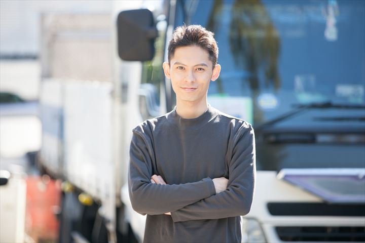 《八王子市》週払いOK・2ｔ車での資源ゴミ、粗大ゴミの回収ドライバー！（土日休み・残業ほぼなし）