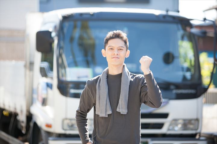 《名古屋市緑区》週払いOK・3ｔ車での工場や営業所への塗料類の配送ドライバー！（日勤・時間外勤務ほぼ無し）