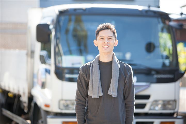 《美濃加茂市》週払いOK・2ｔ車での現場などへの建築資材の配送ドライバー！（土日祝休み・高時給）