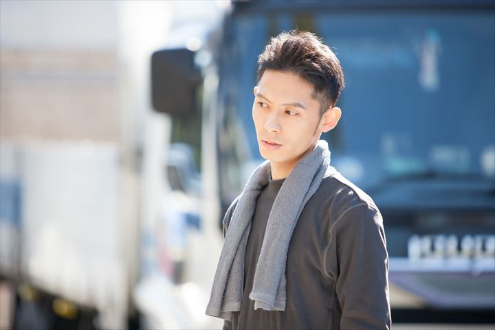 《下呂市》週払いOK・4ｔ車での企業向け一般貨物の配送ドライバー！（高時給・資格を活かす）