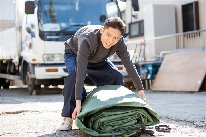 《美濃加茂市》週払いOK・2ｔ車での現場などへの建築資材の配送ドライバー！（土日祝休み・高時給）