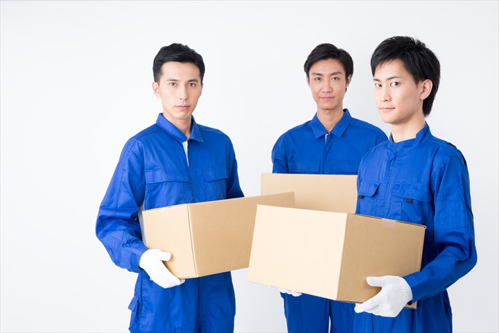 《川崎市宮前区》週払いOK・4ｔ車での常温商品のセンター間配送ドライバー！（週休2日・高収入・日勤）