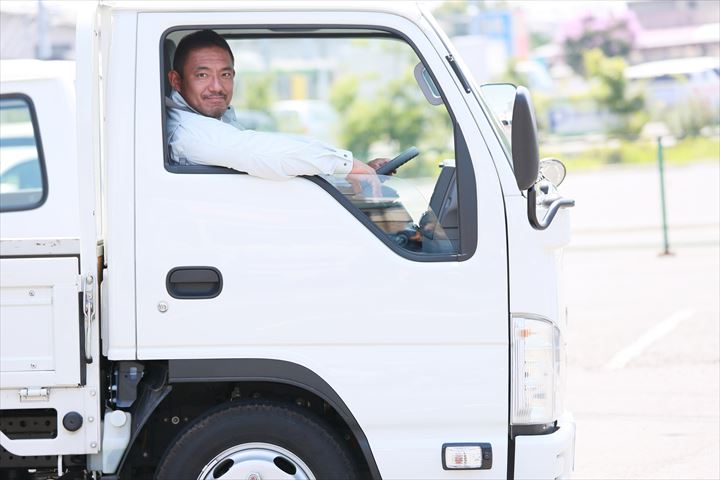 《目黒区》週払いOK・1.5ｔ車での電気機器の配送ドライバー！（土日祝休み・追加の時間外勤務ほぼ無し）