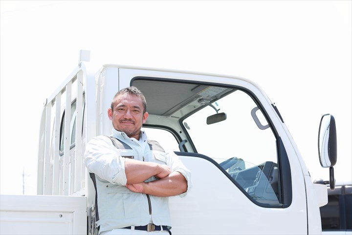 《京都市右京区》週払いOK・1BOX～2ｔ車でのタイヤの配送ドライバー！（曜日固定休み・高時給）