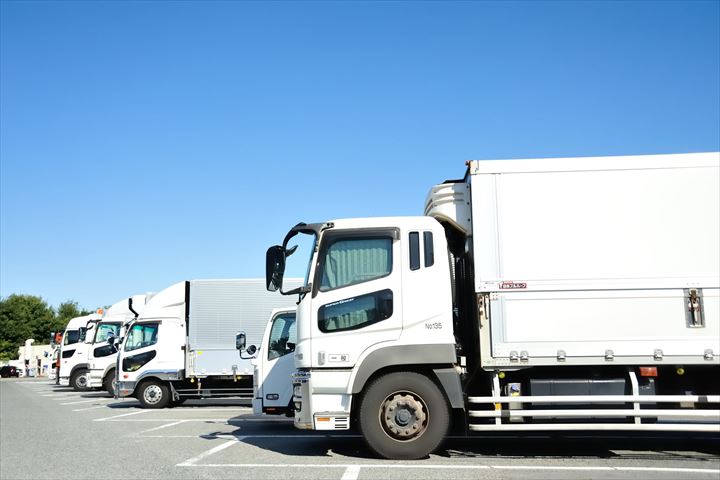 《久世郡久御山町》週払いOK・大型車での食品のセンター間配送ドライバー！（Web面接OK・週休2日）