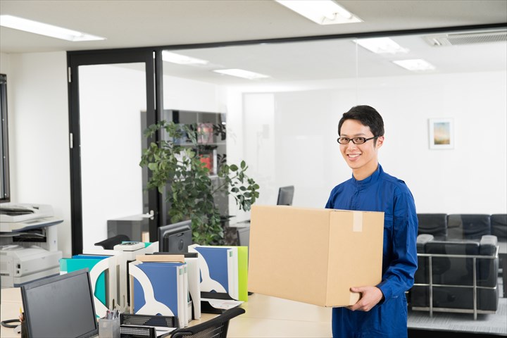 《厚木市》週払いOK・2ｔ車での企業等へのサプライ品配送ドライバー！（Web面接OK・高収入）