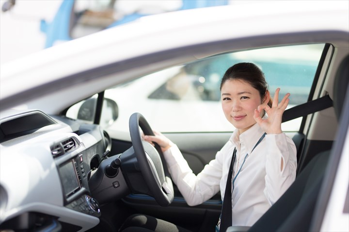 《金沢市》週払いOK・普通車での営業の運転代行スタッフ！（普通免許・シニア活躍中）