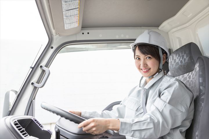 《鈴鹿市》週払いOK・4ｔ増トン車での自動車部品の配送ドライバー！（Web面接OK・未経験OK）