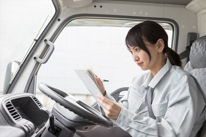 《北名古屋市》週払いOK・大型車での工場への食品配送ドライバー！（週休2日・大型未経験も相談可）