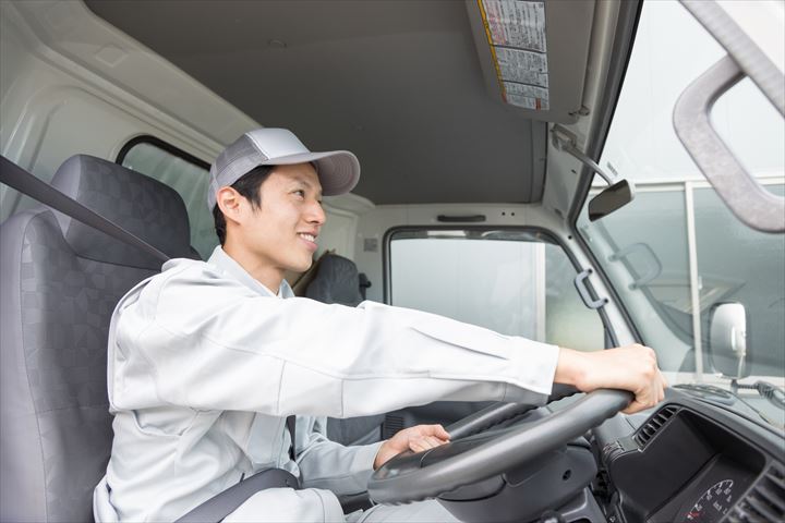 《土浦市》週払いOK・4ｔ車でのスーパーへの三温帯食品の配送ドライバー！（Web面接OK・高収入）