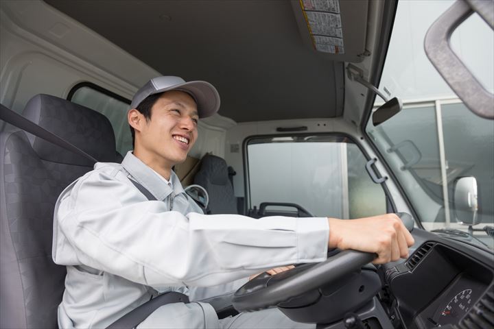 《白山市》週払いOK・2ｔ～4ｔ平車での工場等へのガスボンベの配送ドライバー！（Web面接OK・土日祝休み）