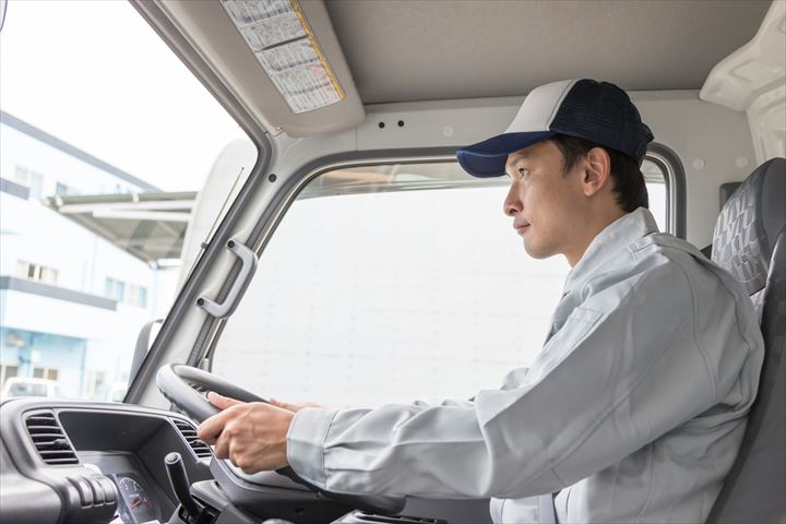 《足立区》週払いOK・大型パッカー車での産業廃棄物などの回収ドライバー！（Web面接OK・超高時給）