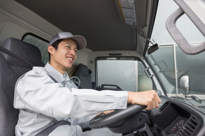《市川市》週払いOK・2ｔ車での精密機器のセンター間集配ドライバー！（Web面接OK・土日祝休み）