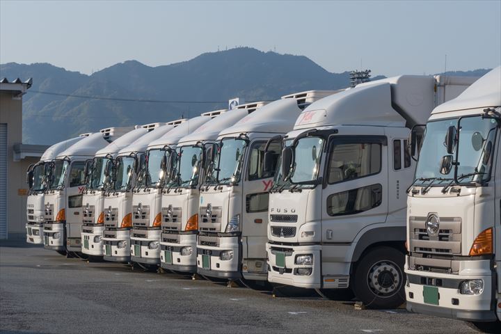 《江東区》週払いOK・大型車での企業への雑貨の集配ドライバー！（Web面接OK・高時給）