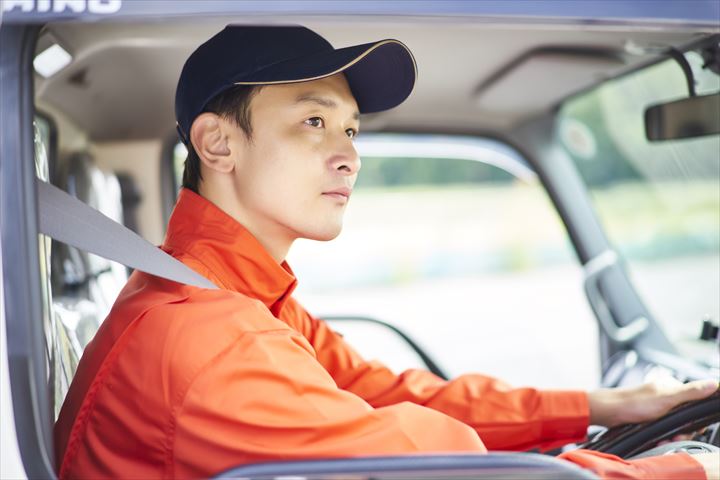 《伊勢崎市》週払いOK・4ｔ車での物流倉庫へのウレタン製品や日用雑貨等の配送ドライバー！（Web面接OK・高時給）