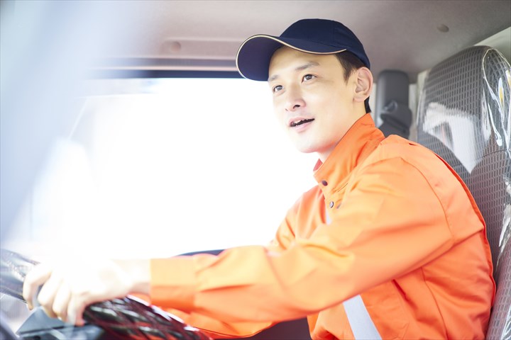 《八幡市》週払いOK・4ｔ積載車での車両の回送ドライバー！（Web面接OK・業務延長ほぼ無し）
