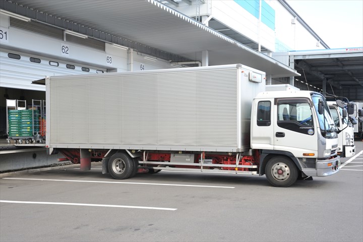 《比企郡川島町》週払いOK・大型車での肉のセンター間配送ドライバー！（Web面接OK・高時給）