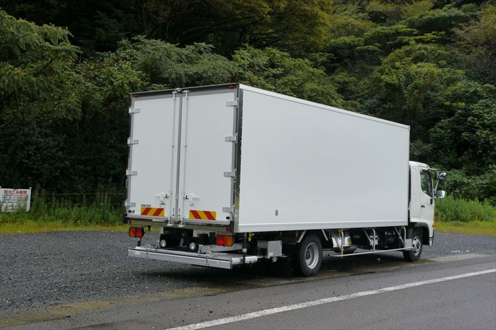 《和光市》週払いOK・2ｔ車でのラーメン店などへの3温帯食品の配送ドライバー！（Web面接OK・土日休み）