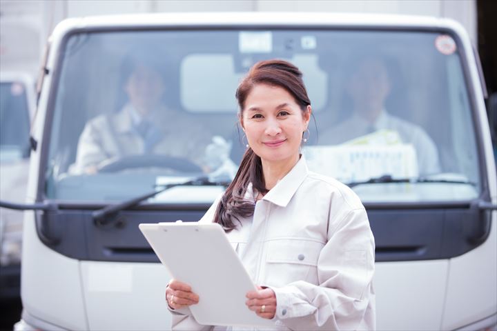 《高座郡寒川町》週払いOK・2ｔ車での小中学校への牛乳の配送ドライバー！（Web面接OK・高時給）