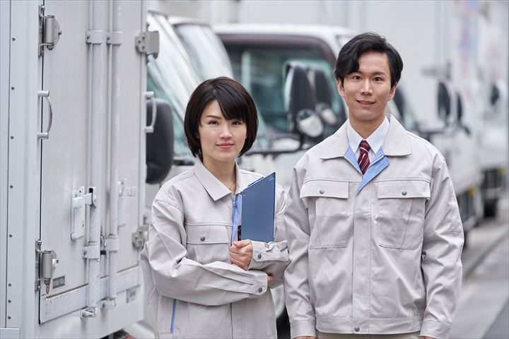 《横浜市鶴見区》週払いOK・3ｔ車でのコンビニへのチルド食品の配送ドライバー！（Web面接OK・高収入）