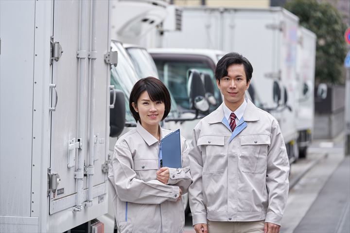 《昭島市》週払いOK・4ｔ車でのチルドやドライ商品の店舗配送ドライバー！（Web面接OK・週休2日）