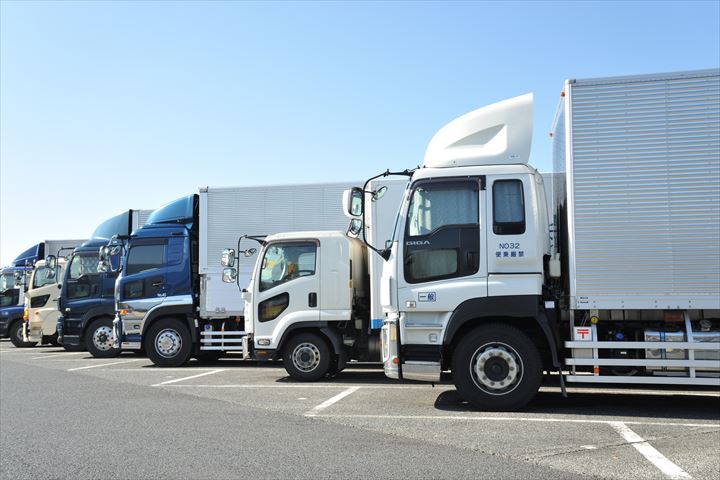 《北葛城郡広陵町》週払いOK・大型車でのチルド食品の店舗配送ドライバー！（Web面接OK・週休2日）