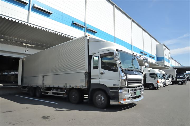 《比企郡川島町》週払いOK・大型車でのお肉のセンター間配送ドライバー！（Web面接OK・週休2日）