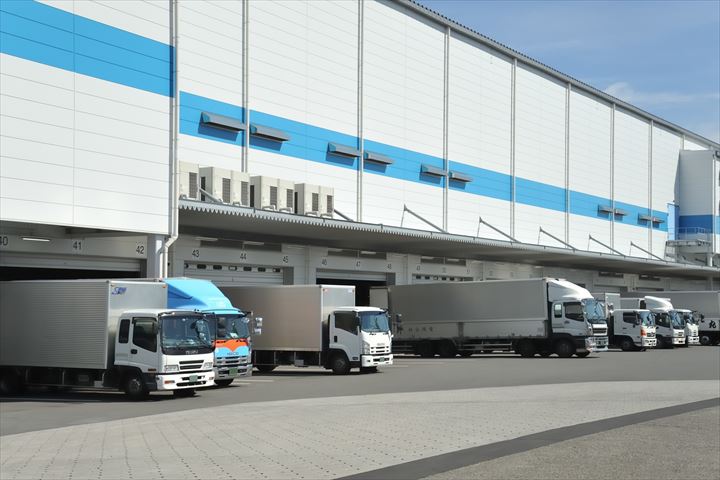 《大田区》週払いOK・2ｔ車での雑貨や書類のセンター間配送ドライバー！（Web面接OK・カゴ使用）