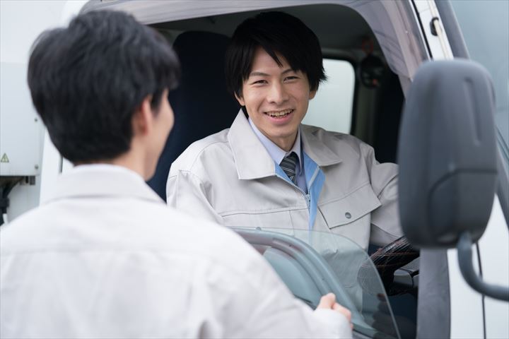 《久留米市》週払いOK・1ｔ～2ｔ車での自販機への商品補充やゴミ回収ドライバー！（土日休み・日勤帯）