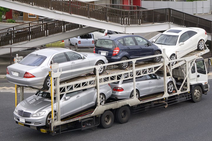 《川越市》週払いOK・4ｔキャリアカーでの新車の店舗配送ドライバー！（高収入・夜勤帯）