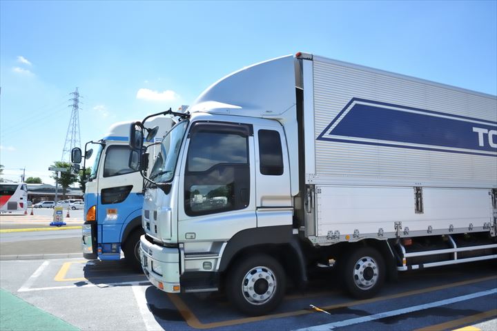 《比企郡川島町》週払いOK・大型車での食品工場への肉の配送ドライバー！（Web面接OK・週休2日）