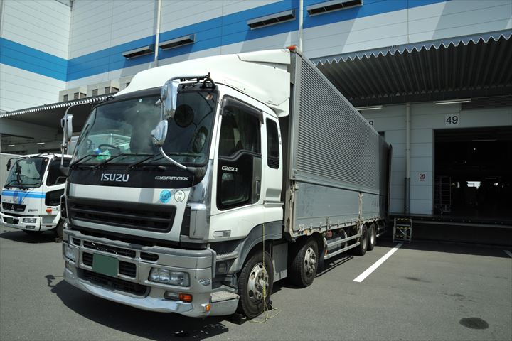 《さいたま市岩槻区》週払いOK・大型車でのセンターや工場への冷凍食品の配送ドライバー！（Web面接OK・短時間）