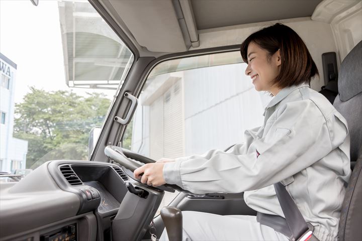 《練馬区》週払いOK・1ｔ車での水道部品や建材の配送ドライバー！（Web面接OK・高収入）