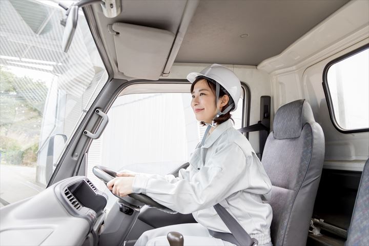 《足立区》週払いOK・4ｔ車でのゴミ回収ドライバー！（高収入・曜日固定休み）