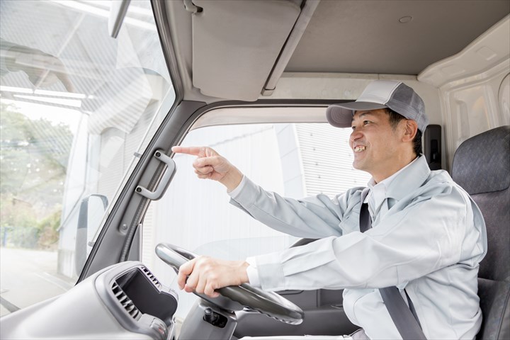 《神戸市東灘区》週払いOK・1.5ｔ車でのタイヤの店舗配送ドライバー！（日勤・期間限定）