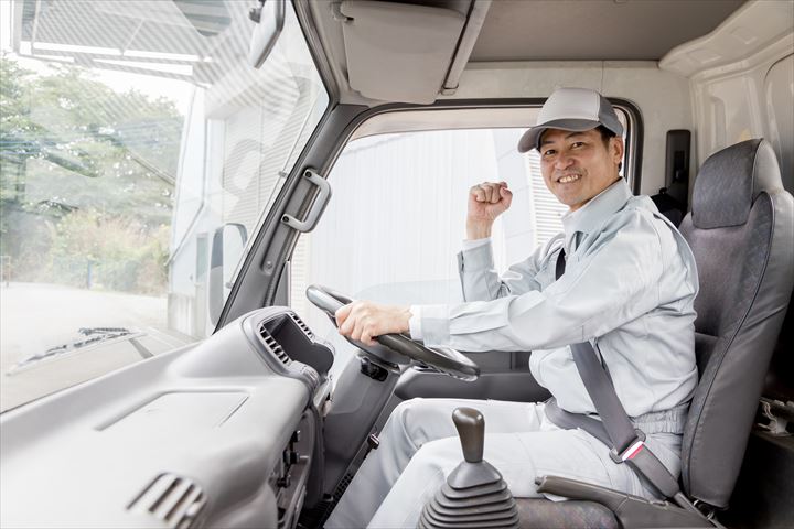 《久世郡久御山町》週払いOK・3ｔ車での自動販売機への飲料配送ドライバー！（週休2日・AT限定）