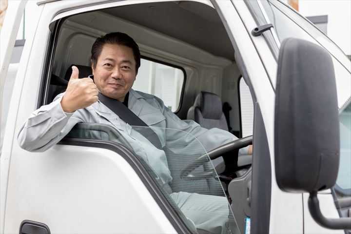 《江戸川区》週払いOK・4ｔ車での鍛造製品の工場配送ドライバー！（Web面接OK・高時給）