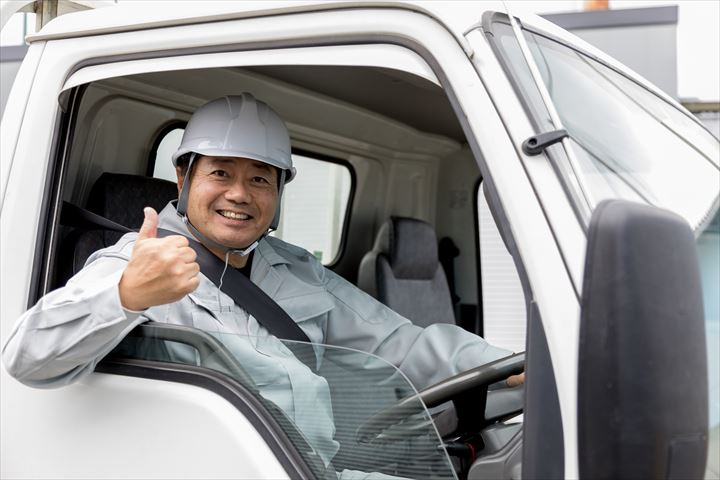 《富士市》週払いOK・1.5ｔ～2ｔ車での新品タイヤの店舗配送ドライバー！（Web面接OK・高時給）