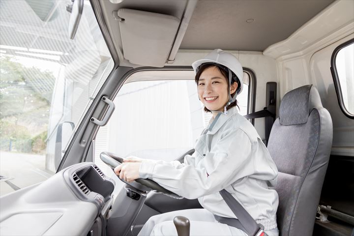 《尼崎市》週払いOK・3ｔダンプ車での建材の配送ドライバー！（週休2日・業務延長ほぼなし）