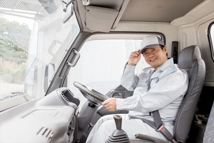 《西宮市》週払いOK・3ｔ車でのコンビニへのチルド食品の配送ドライバー！（Web面接OK・ルート配送）