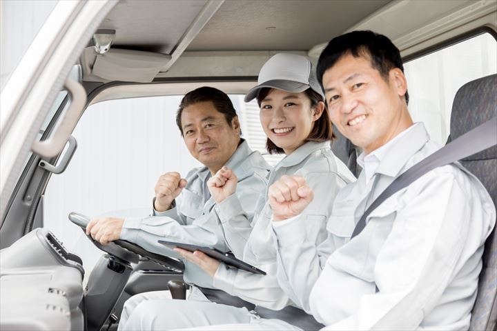 《江東区》週払いOK・2ｔ車での大型家電の個宅配送ドライバー兼助手スタッフ！（高時給・週休2日）